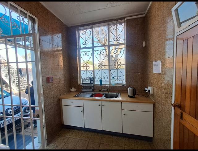 750M² OFFICE FOR SALE IN BRAMLEY